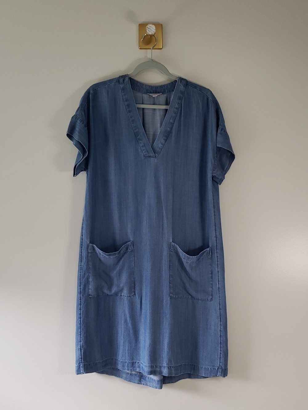 Loft Casual Chore Dress Medium Blue Chambray V-Neck Pockets Cottagecore Prairie